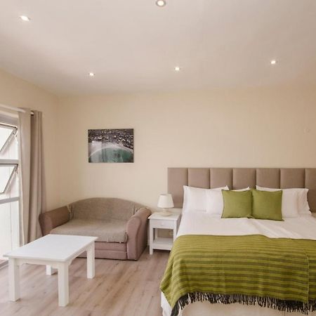 Small Bay Guest House Bloubergstrand Dış mekan fotoğraf