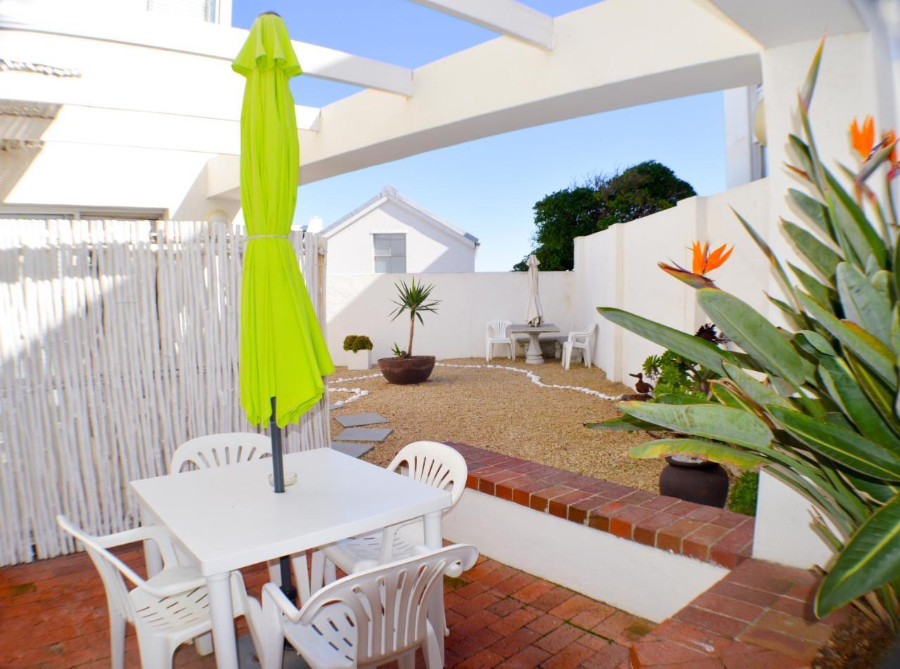 Small Bay Guest House Bloubergstrand Dış mekan fotoğraf